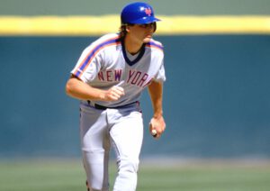 Tim Teufel runs on baseball field.