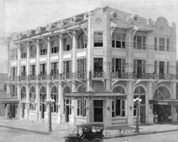 Central National Bank, located at 4th St and Central, opened in 1912. Central National Bank, located at 4th St and Central, opened in 1912.