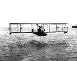 The Benoist first flight, shown flying close to water with pilot Tony Jannus as he lands in Tampa, on 1 Jan 1914, heralding the start of the world's first regularly scheduled airline. The Benoist first flight, shown flying close to water with pilot Tony Jannus as he lands in Tampa, on 1 Jan 1914, heralding the start of the world's first regularly scheduled airline.