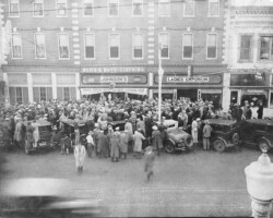 A large crowd gathers at Johnson's Clothing store for a sale. Ladies' Emporium and Postal Telegraph Office at right. Located on the southern side of Central Ave between 4th and 5th St. c. 1925 A large crowd gathers at Johnson's Clothing store for a sale. Ladies' Emporium and Postal Telegraph Office at right. Located on the southern side of Central Ave between 4th and 5th St. c. 1925