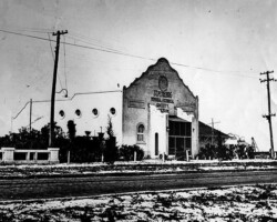 St. Petersburg Memorial Historical Society Museum, at western end of the Municipal Recreation Pier. Building was formerly the aquarium. c. 1922 St. Petersburg Memorial Historical Society Museum, at western end of the Municipal Recreation Pier. Building was formerly the aquarium. c. 1922