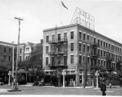 Detroit Hotel, with second brick wing added, and no minaret in front. c. 1925 Detroit Hotel, with second brick wing added, and no minaret in front. c. 1925