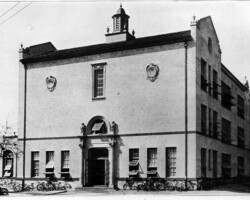 Mirror Lake Junior High School, built 1924. It later became the Tomlinson Vocational School.