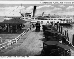 Steamer docked at the Municipal Pier. c. 1918