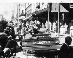 McCrory's Green Benches on Central Ave. c. 1935 McCrory's Green Benches on Central Ave. c. 1935